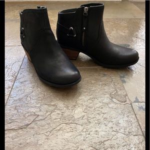 Teva Foxy black leather ankle bootie Size 8.5 New!